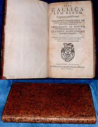 TRES GALLICARUM RERUM scriptores nobilissimi Philippus Cominaeus de rebus gestis a Ludovico XI et Carolo VIII Francorum regibus; Frossardus in brevem historiarum memorabilium epitomen contractus; Claudius Sesellius de republ. Galliae & Regum officiis. A Ioanne Sleidano e Gallico in Latinum sermonem conversi breviq[ue] explicatione illustrati.