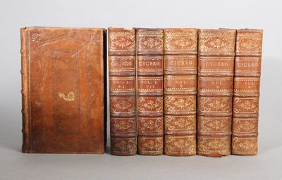 Opera omnia, ex recensione Iacobi Gronovii, accedit varietas lectionis Pearcianae, Graevianae, Davisianae, cum singulorum librorum argumentis et indice rerum historico verborumque philologico-critico. Cura Io. Augusti Ernesti. Volvminis Primus-Quīnque. Editio secvnda, priori longe emendatior. Impensis Orphanotrophei, (photo 2)