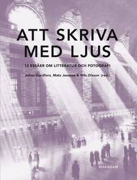 Att skriva med ljus 13 essäer om litteratur och…