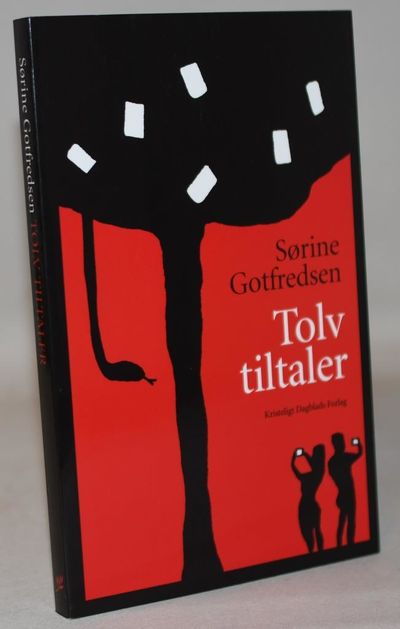 Tolv tiltaler.