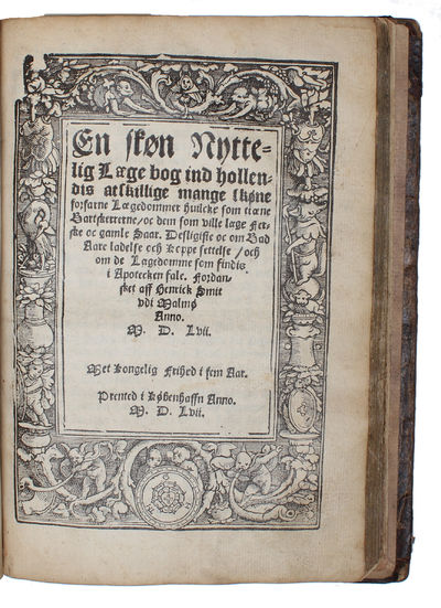 Samlingsbind med alle Henrik Smiths lægebøger i 1557 udgaverne, alle trykt af Hans Vingaard.: 1. Tredie Urtegaard, ordelige oc flitelige tilhobe samlet aff de beste och lerdiste Lægers Bøger, indeholdendis nogre skøne oc udvalde LÆgedoms støcker som g... - [FOLKEMEDICINENS GENNEMBRUD I DANMARK-NORGE] (photo 4)