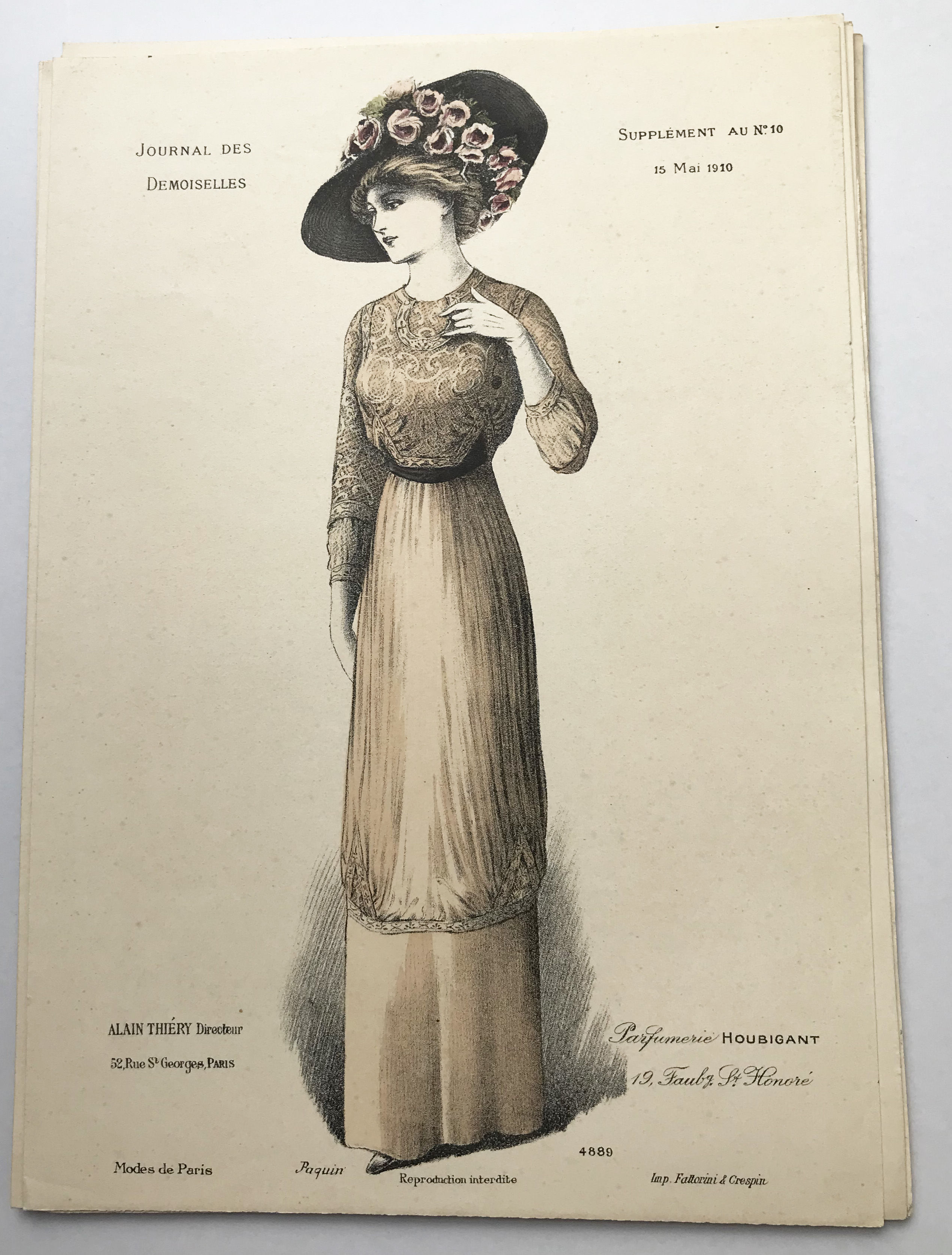 Journal des Demoiselles by Alain Thiery | Loose plates in a
