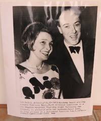 ORIGINAL PHOTOGRAPH OF ROALD DAHL AND PATRICIA NEAL (ASSOCIATED PRESS). by Roald.: DAHL - from Roger Middleton (SKU: 33067)