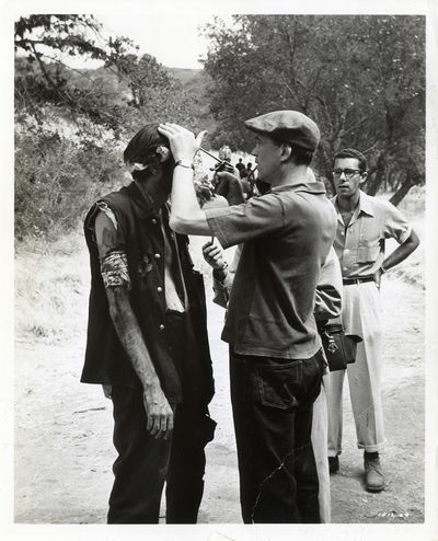 JOHN HUSTON DIRECTING | THE RED BADGE OF COURAGE [1951] BTS photo