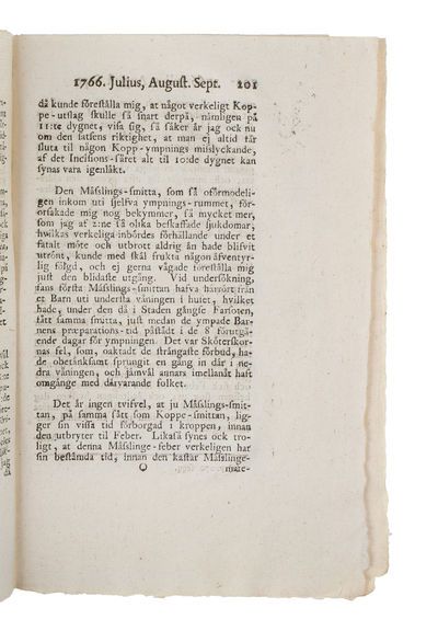 Rön och Anmärkningar om en midt uti en Kopp-ympning inkommen Mässlings-smitta. (photo 2)