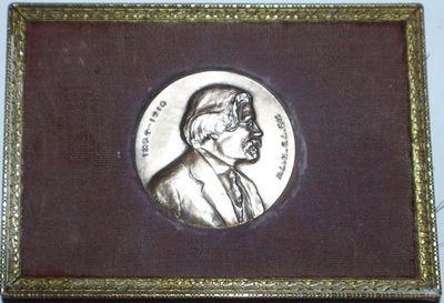 Framed and Matted Bronze Medallion Commemorating Yiddish Writer Shalom Aleichem 1859-1916