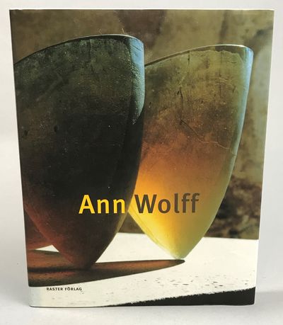 Ann Wolff. [Utg. av] Raster Förlag.