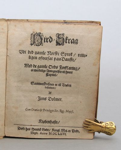 Hird-Skraa Udi ded gamle Norske Sprok, rettligen oversat paa Danske, Med de gamle Ords Forklaring, oc merkelige Antegnelser til hvert Capitel. Sammenskreven oc til Trøken befordret, af Jens Dolmer. (photo 2)