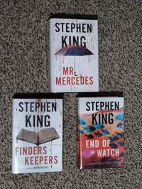 Bill Hodges Trilogy: Mr. Mercedes, Finders Keepers, and End of Watch (Large Print Editions)