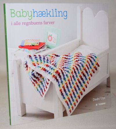 Babyhækling i alle regnbuens farver.