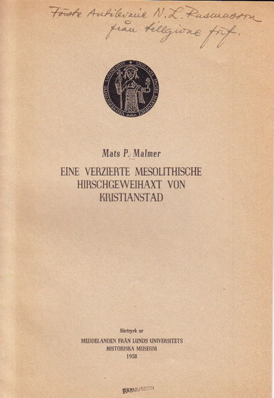 Eine verzierte mesolithische Hirschgeweihaxt von…