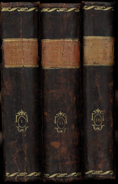 Troisiéme Voyage abrégé du Capitaine Cook, dans l’Océan Pacifique ; Avec une Carte générale & l’Estampe représentant la mort de ce Capitaine ; ou Histoire des dernières découvertes dans la Mer du Sud, Pendant les années 1776, 1777, 1778, 1779 & 1780. Tome premier - tome troisième. I-III. (photo 3)