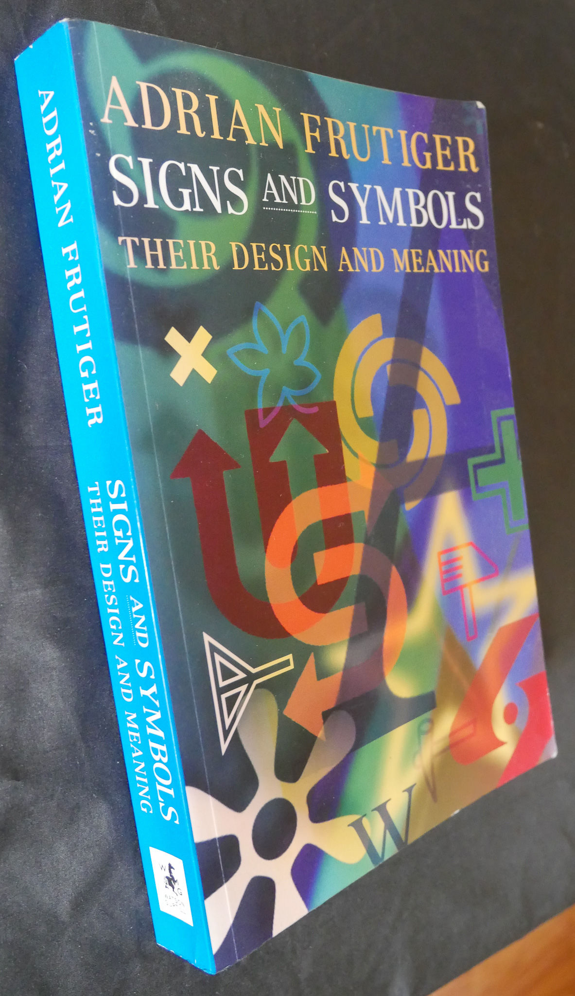 Signs and Symbols: Their Design and Meaning by Adrian Frutiger