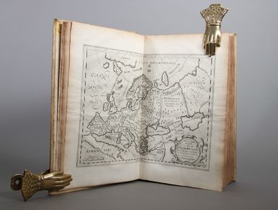 Germania antiquae libri tres. Opus post omnium curas elaboratissimum, tabulis geographicis, et imaginibus, priscum Germanorum cultum moresque referentibus, exornatum. (photo 4)
