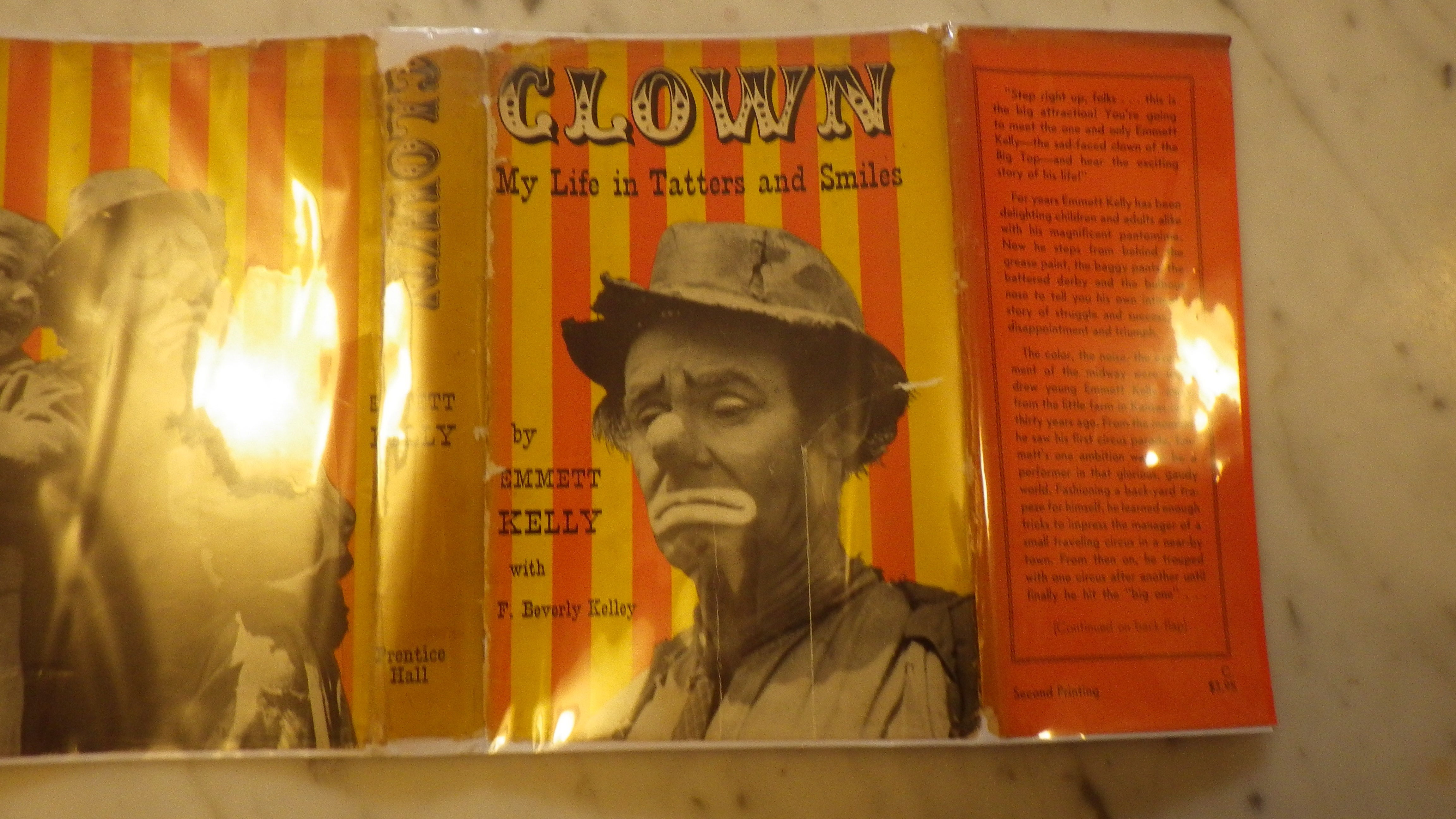 【中古】 Clown: My Life in Tatters and SM/BUCCANEER BOOKS INC/Emmett Kelley Clown: My Life in Tatters and Smiles , SIGNED BY EMMETT & Beverly