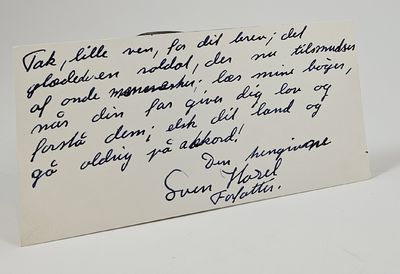 Håndskrevet kort med autograf.