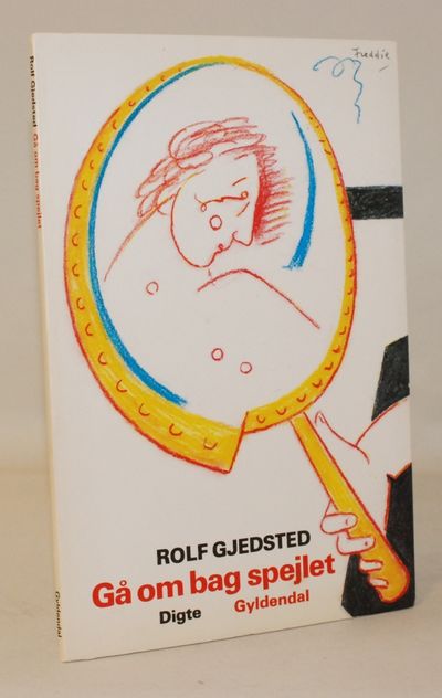 Gå om bag spejlet.