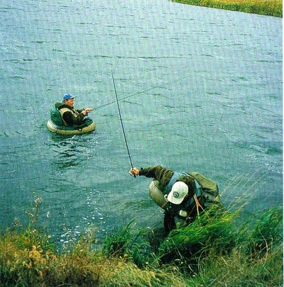 Over bekken etter ørret.  Med forord og innspill av Bård Tufte Johansen. Fotografier ved Lars Nilssen. (photo 2)
