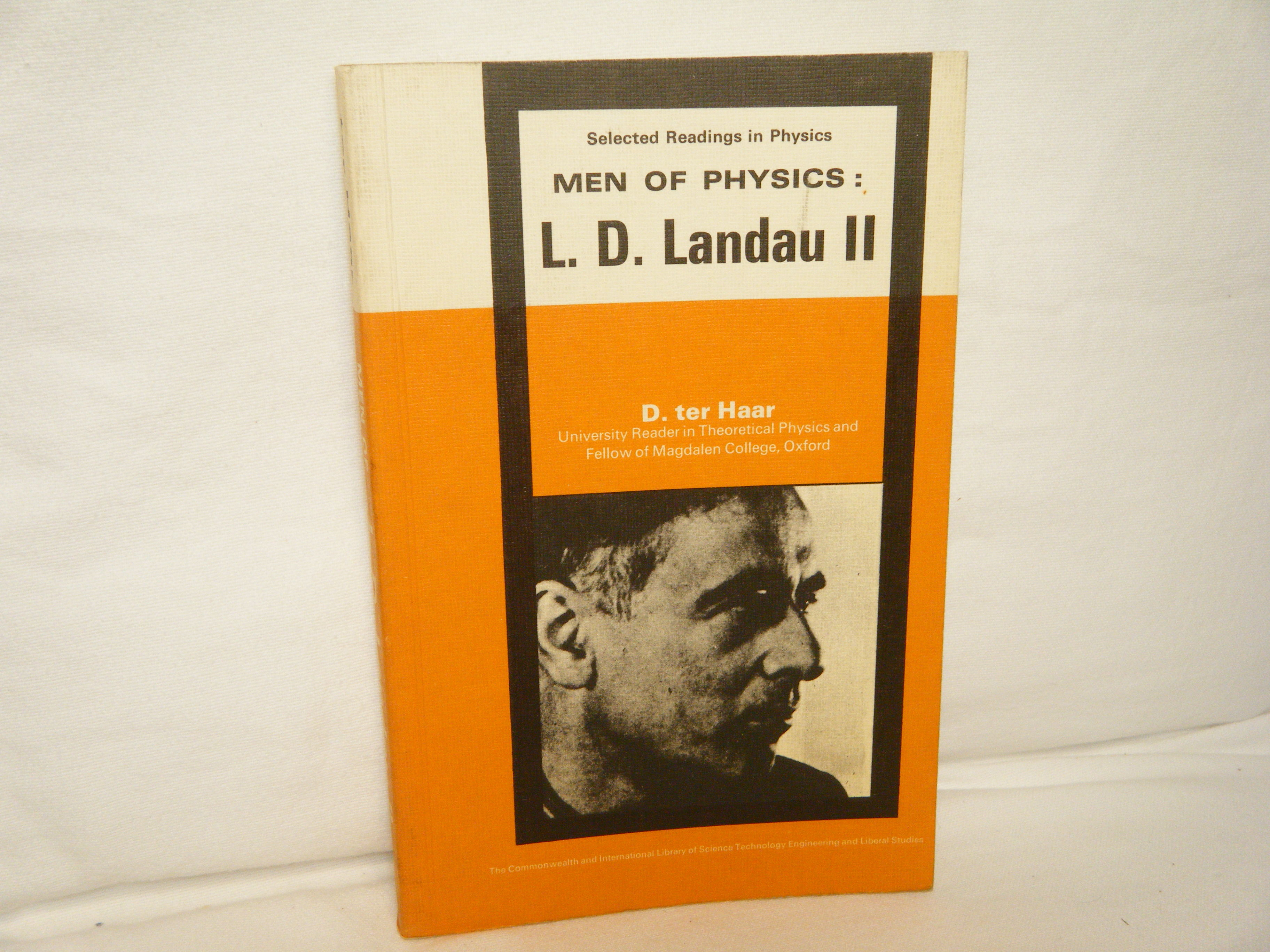 L. D. Landau Volume 2: Thermodynamics, Plasma Physics and Quantum
