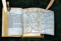 Commentarii ab. Aldo Manutio Paulli F. Aldi N. emendati. et scholiis illustrati. by Caesar C. Julius - 1575 - from Libri Antichi Arezzo F&C Edizioni (SKU: 001416)