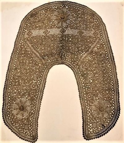 Twisted metal wire lace-work collar (rebato)