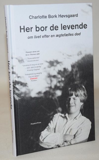 Her bor de levende - om livet efter en ægtefælles…
