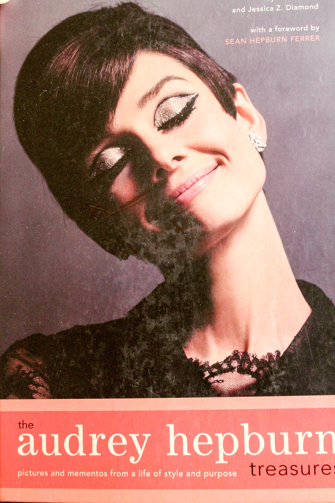 audrey hepburn treasures 洋書 The Audrey Hepburn Treasures by Ellen Erwin; Jessica Z