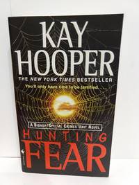 Hunting Fear by Kay Hooper - Paperback - 2005 - from Fleur Fine Books (SKU: 9780553585988)