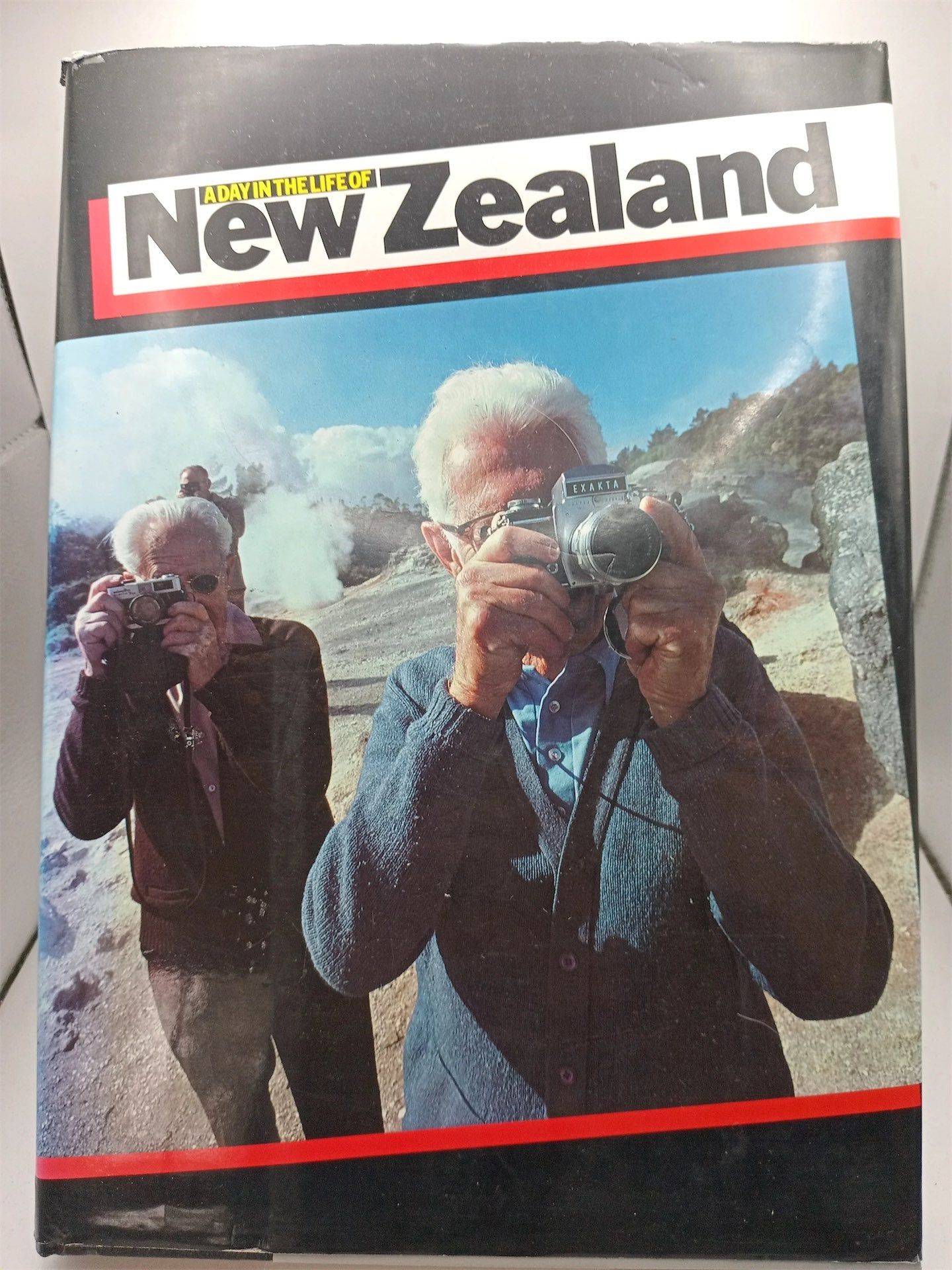 A Day in the Life of New Zealand 写真集 A day in the life of New Zealand : Friday, March 18th, 1983 by
