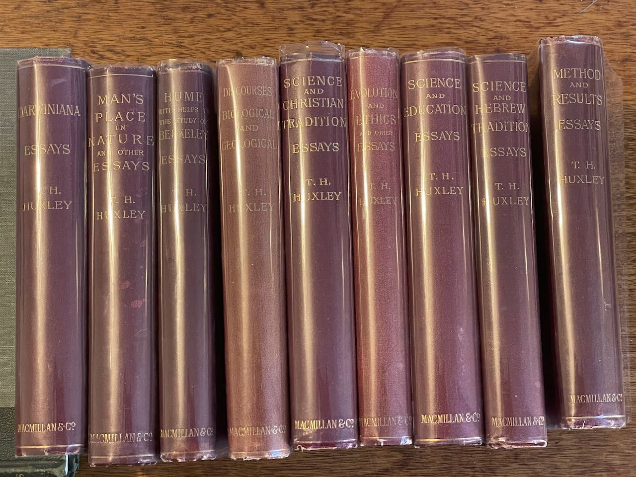 Collected Essays by T.H. Huxley in 9 volumes] by Huxley