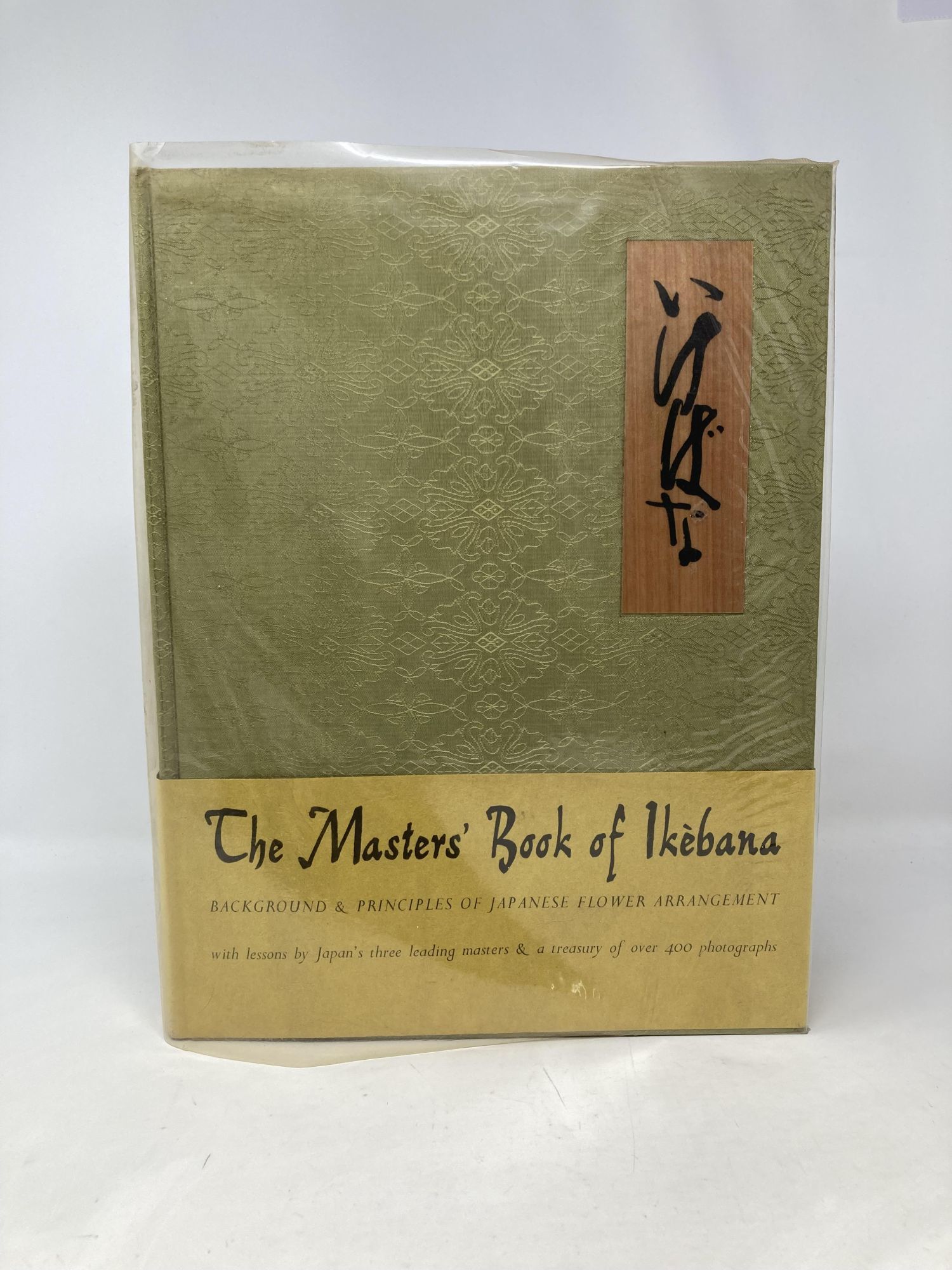The Master's Book of Ikebana Background and Principles of Japanese