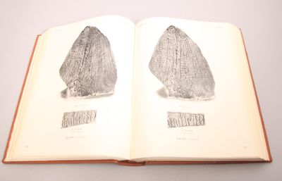 Danmarks Runeindskrifter. Ved -. Under medvirkning af Anders Bæksted og Karl Martin Nielsen. 2 bind. Text. Atlas. (photo 2)