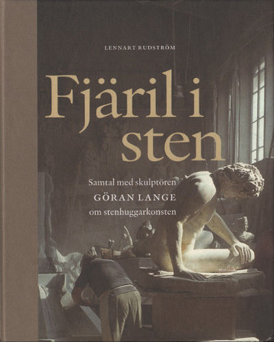 FJÄRIL I STEN.