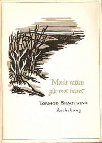 Mørkt vatten glir mot havet.