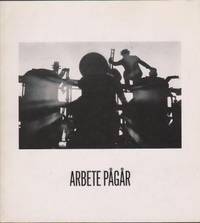 image of Arbete Pågår : Fotografier av Yngve Baum, Piet van Den Blanken, Edouard Boubat, René Burri, Henri Cartier-Bresson, Ernest Cole, Nick Hedgeas, Jean Hermansson, Lewis Hine, Jens S Jensen, François Kollar, Chris Killip, Gunnar Lundh, Sebastião Salgado m fl.