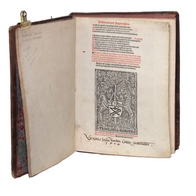 Institutiones Imperiales. (...). Addita est sinsuper prionibus impressionubus tabula secunda paragroprum studentibus perneccessaria. [Utgave av Corpus Juris civilis fra 1513]. (photo 2)