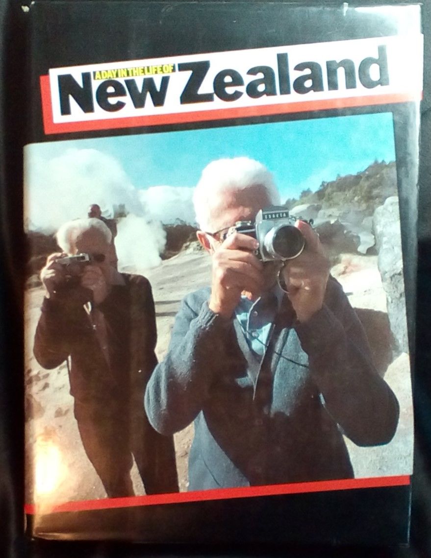 A Day in the Life of New Zealand 写真集 A Day in the Life of New Zealand by McGregor, Malcolm, Ed