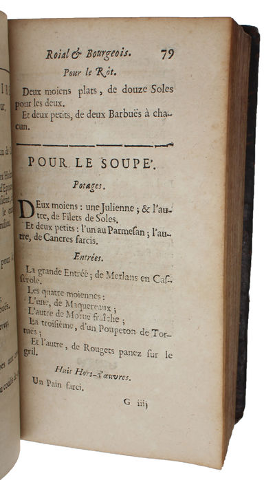 Le cuisinier roial et bourgeois, Qui apprend à ordonner toute forte de Repas, & la meilleure maniere des Ragoûts les plus à la mode & les plus exquis. Ouvrage tres-utile dans les Familles, & singulierement necessaire à tous Maîtres d'Hôtels, & Ecuîer... - [THE FIRST ALPHEBETIZED COOKBOOK - CONTAINING THE FIRST PRINTED RECIPE FOR CREME BRULÉE] (photo 2)