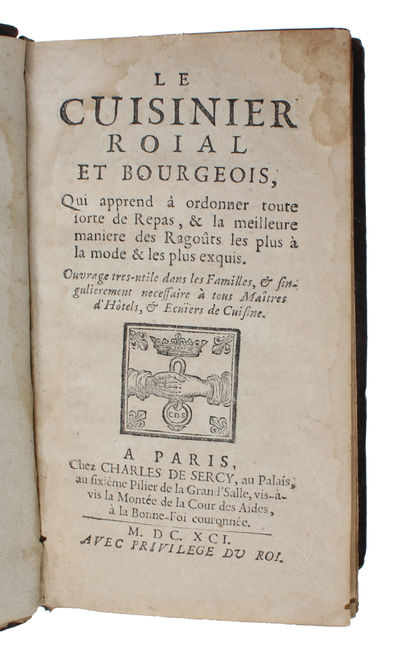 Le cuisinier roial et bourgeois, Qui apprend à ordonner toute forte de Repas, & la meilleure maniere des Ragoûts les plus à la mode & les plus exquis. Ouvrage tres-utile dans les Familles, & singulierement necessaire à tous Maîtres d'Hôtels, & Ecuîer... - [THE FIRST ALPHEBETIZED COOKBOOK - CONTAINING THE FIRST PRINTED RECIPE FOR CREME BRULÉE] (photo 3)