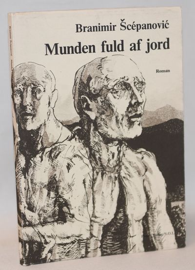 Munden fuld af jord.