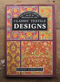 Classic Textile Design (Studio library of decorative art)