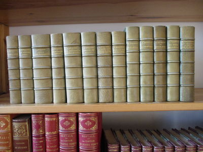 Samling böcker av Marika Stiernstedt.