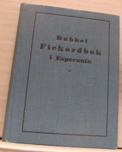 Dubbel fickordbok i esperanto.