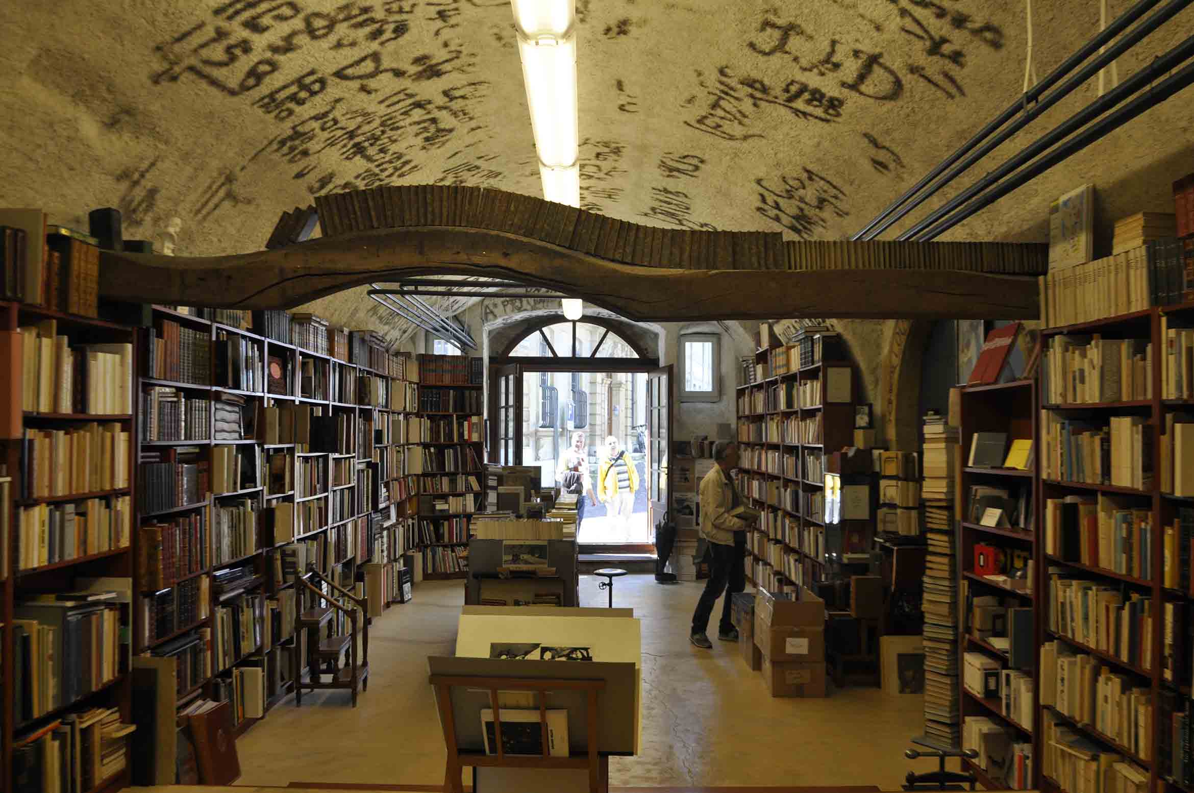Book stores Used and OutofPrint Booksellers and Online Bookstores.